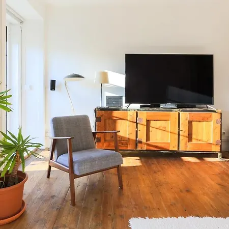 Apartment Plum Guide - Word For Word Lissabon