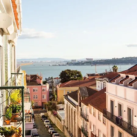 Apartment Plum Guide - Word For Word Lissabon